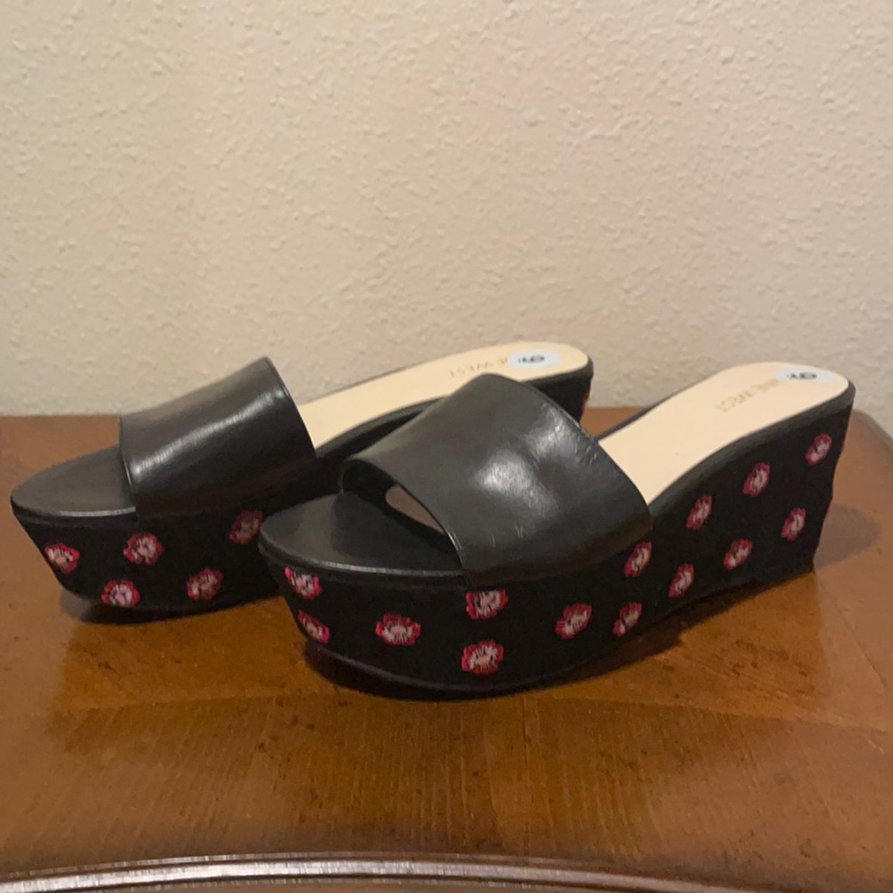 Size 9 Black and Red  Gorgeous Heels